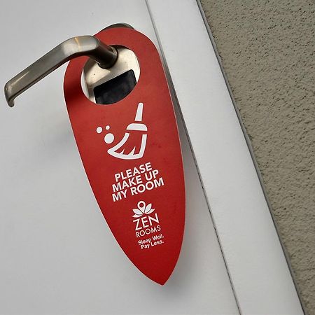 Zen Rooms Kuta Tuban Suites Экстерьер фото