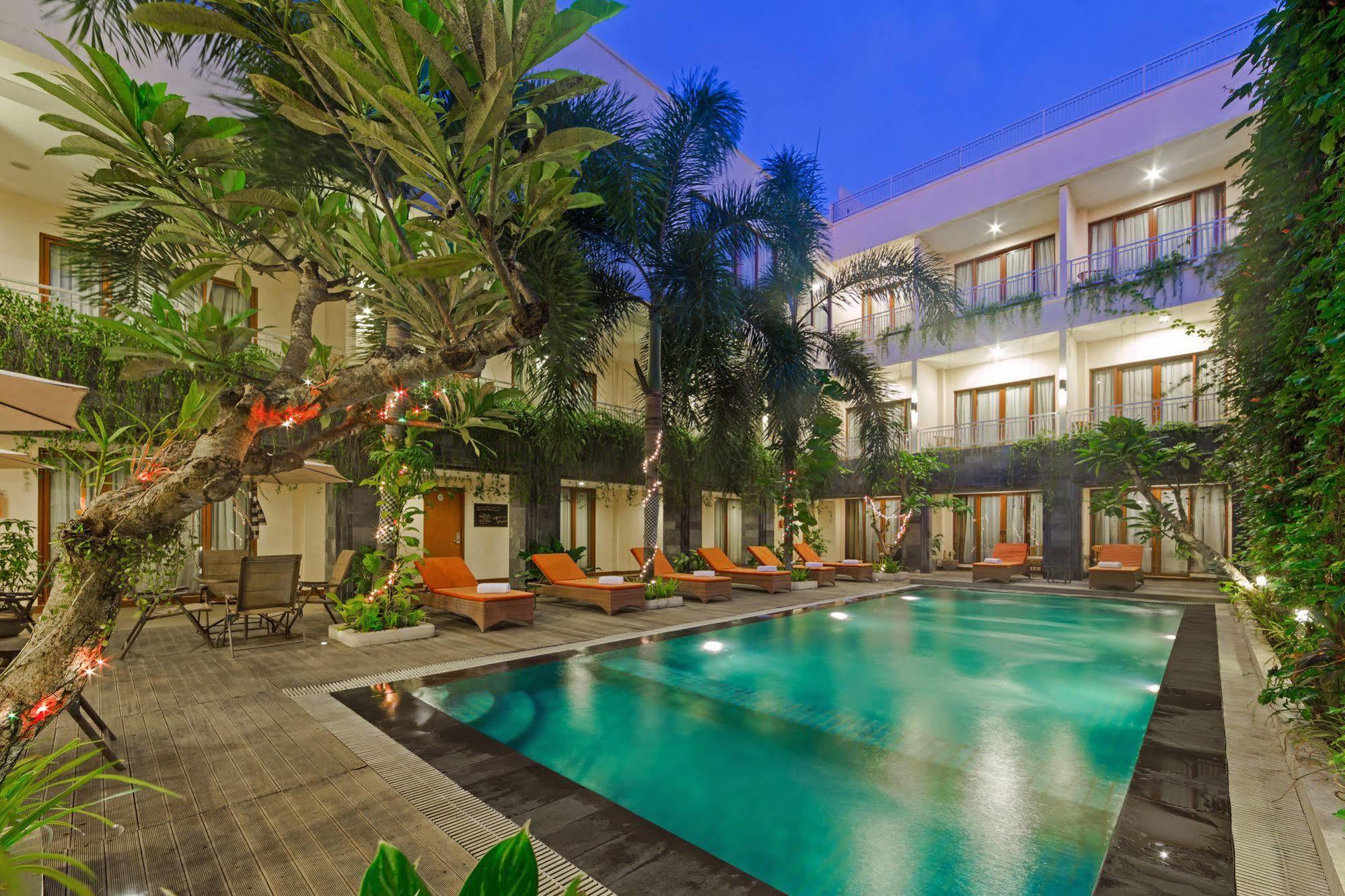 Zen Rooms Kuta Tuban Suites Экстерьер фото