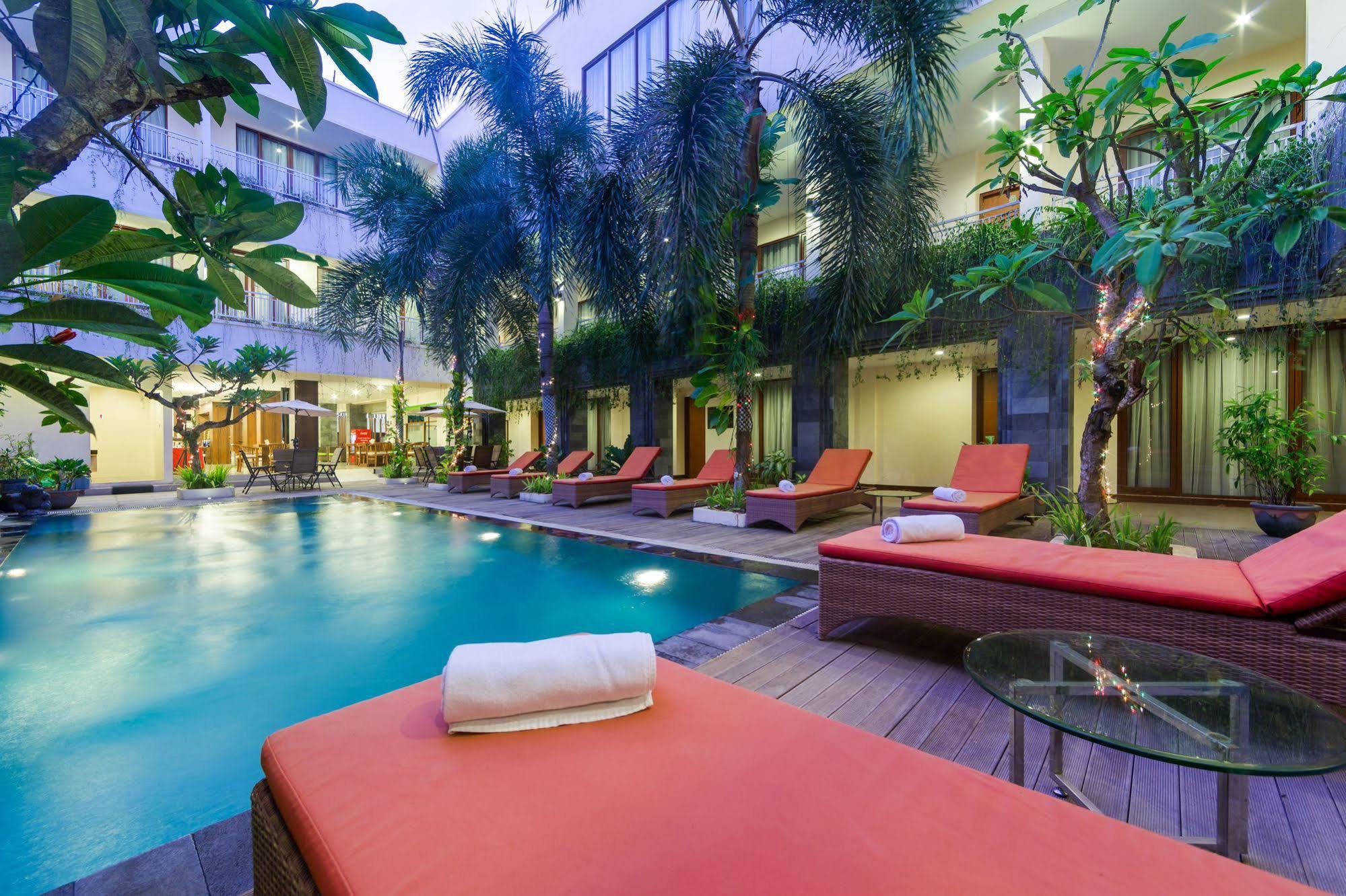Zen Rooms Kuta Tuban Suites Экстерьер фото