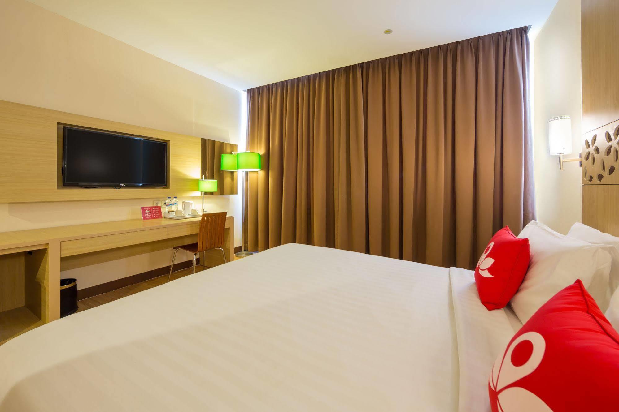 Zen Rooms Kuta Tuban Suites Экстерьер фото